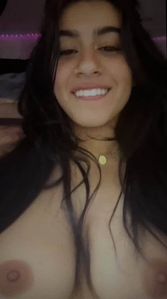 Anushka reveals her ass and AI nudes - #8