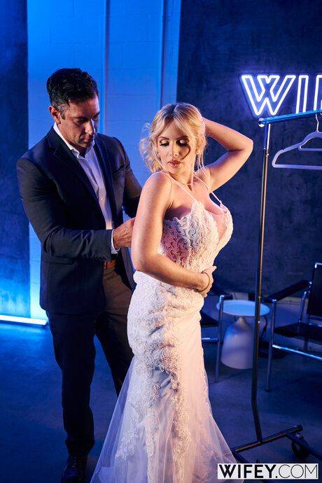 Wifey featuring Danielle Renae, Hollywood Cash, Jonathan Jordan Hot Porn Pics - #8