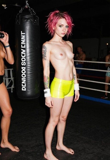 Pink-haired AI generated athlete Makayla shows her skinny body in the ring - #1
