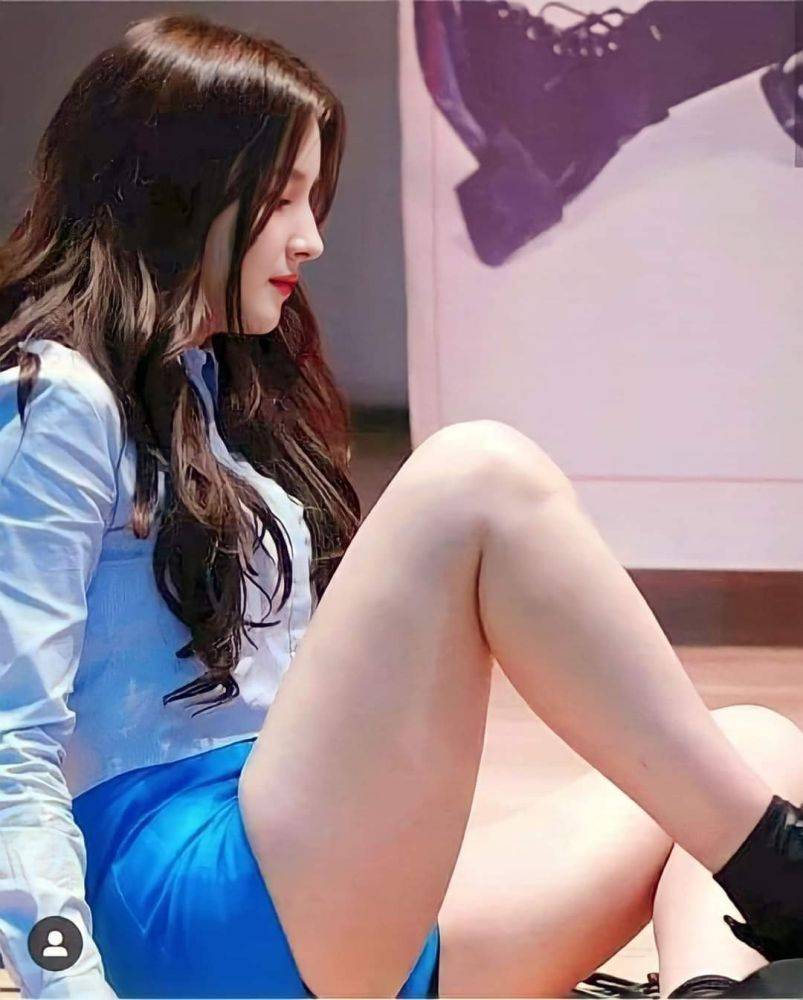 Nancy Momoland Hot Thighs Seduction in Blue Shorts - #main