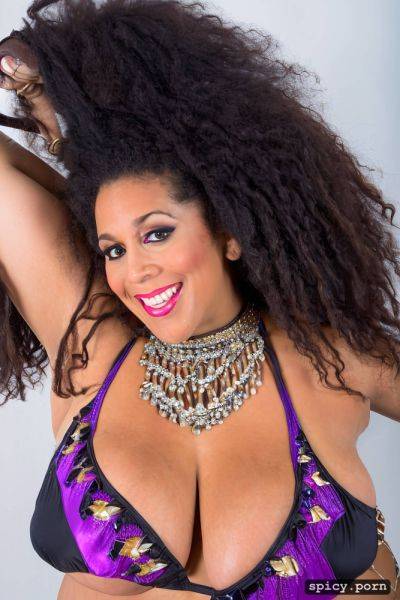 Performing on stage, huge hanging boobs, 38 yo beautiful thick american bellydancer - spicy.porn - Usa on pornsimulated.com