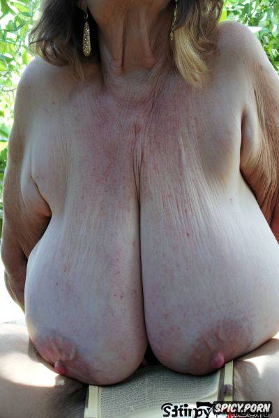 Wrinkled skin, wrinkled and saggy tits, oversized round boobs make her tits gigantic and with wrinkles - spicy.porn on pornsimulated.com