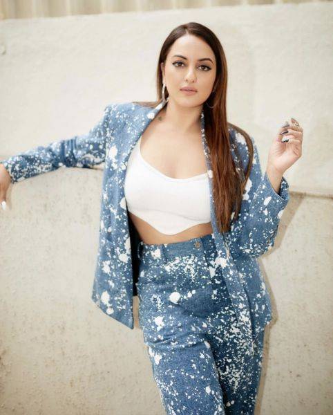 4) Sonakshi Sinha Bollywood Actress Ai Generated (Not Real) - erome.com on pornsimulated.com