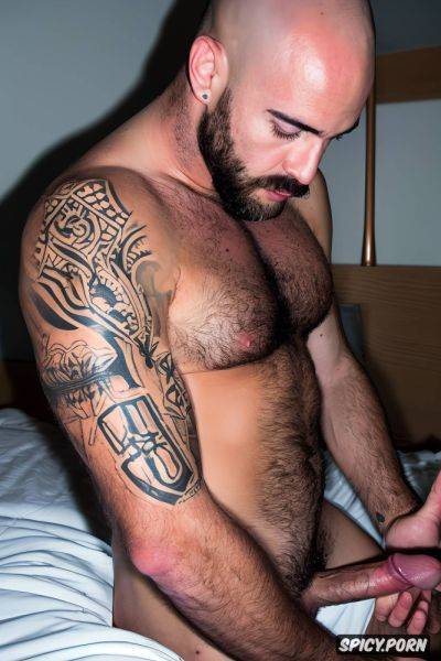 Hombre solo super realista sin cabello barba cerrada musculoso barzos tatuados desnudo superdotado pene grande erecto xxl - spicy.porn on pornsimulated.com